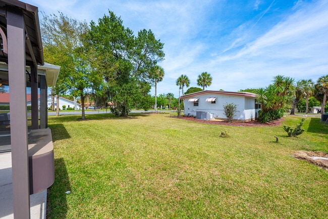 Building Photo - 1329 Paradise Dr