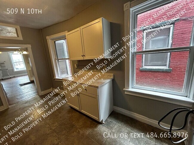 Building Photo - 509 N 10th-