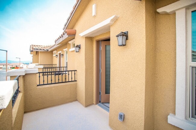 Building Photo - COMING SOON!! GorgeousTownhome in Summerlin