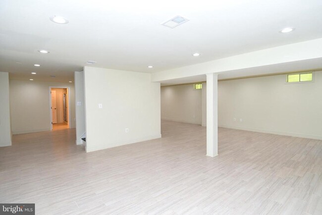 Building Photo - 8012 Wingate Dr