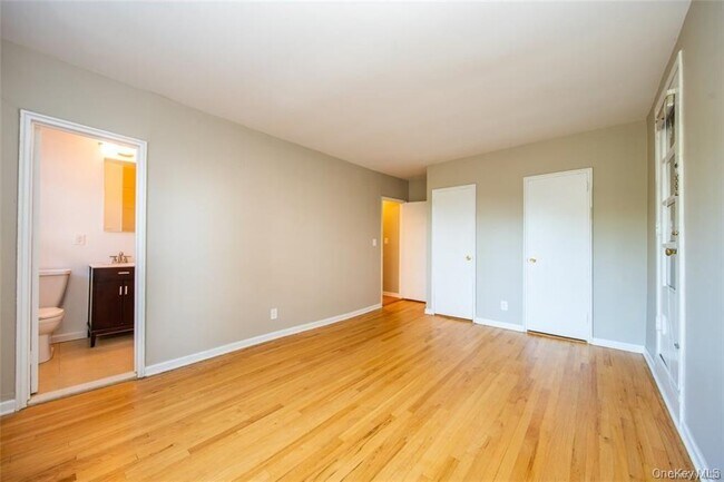 Building Photo - 1133 Midland Ave