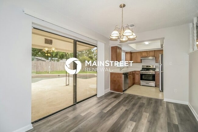 Building Photo - 3 Bedroom Pet-Friendly Home in FERN PARK, ...