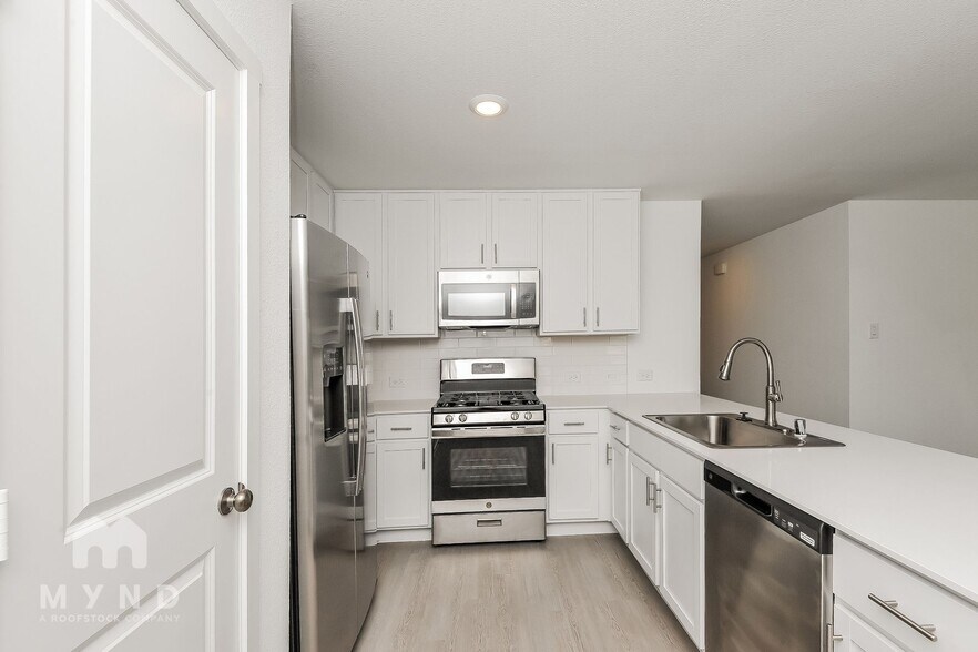 Building Photo - 2709 Mistwood Dr