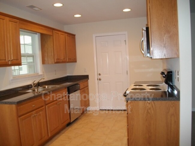 Building Photo - 28 Dove Dr