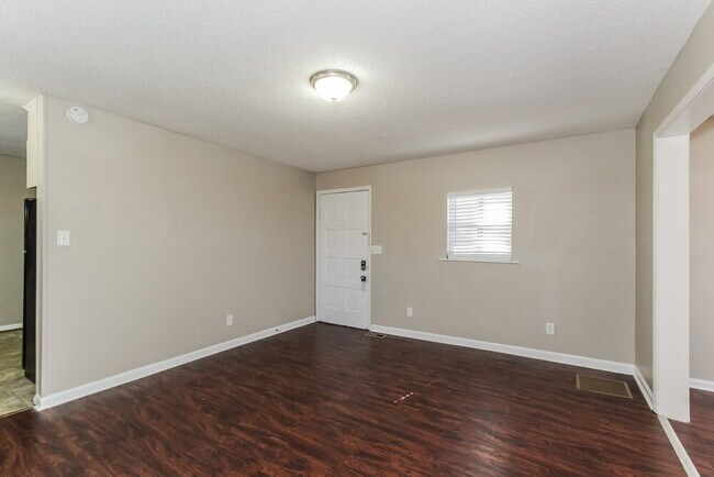 Building Photo - 3117 Parkwood Rd