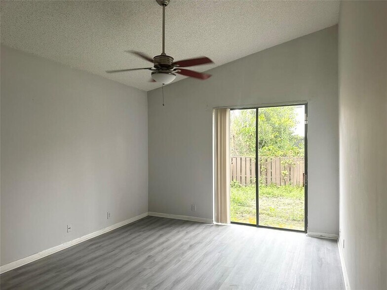 Building Photo - 10461 NW 12th Ct