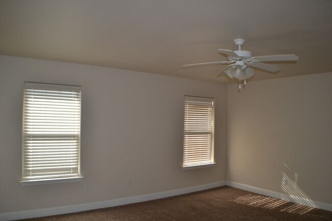 Building Photo - 1220 Randolph Dr