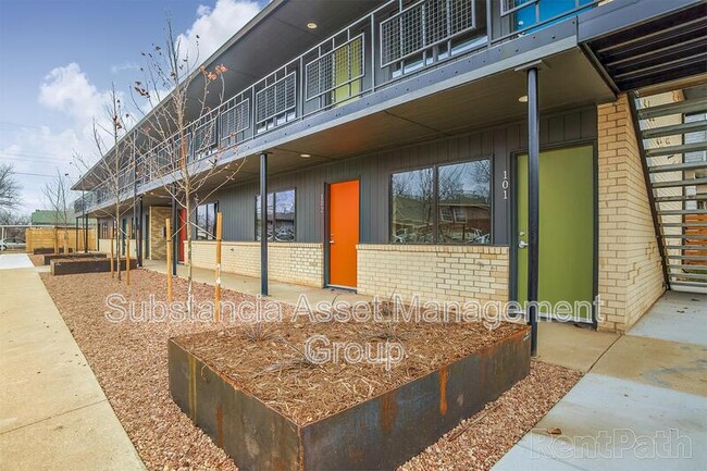 Building Photo - 2000 N Blackwelder Ave