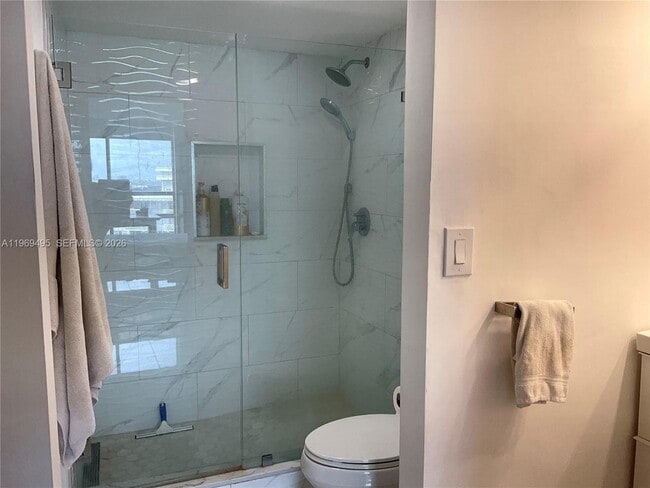 Building Photo - 1450 Brickell Bay Dr