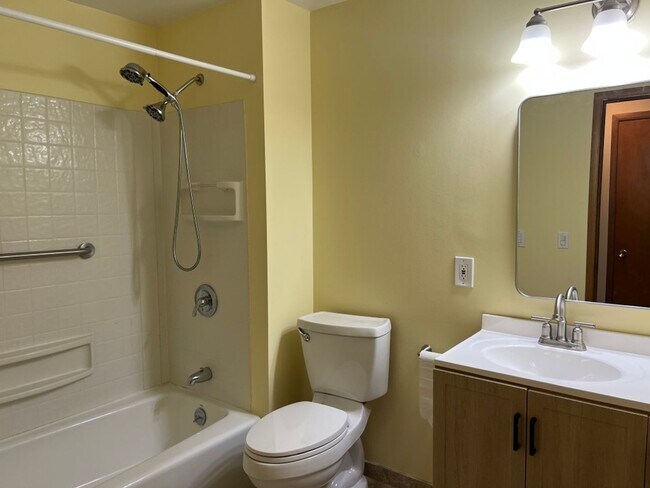 Building Photo - 3Bd/1.5Ba Covington House