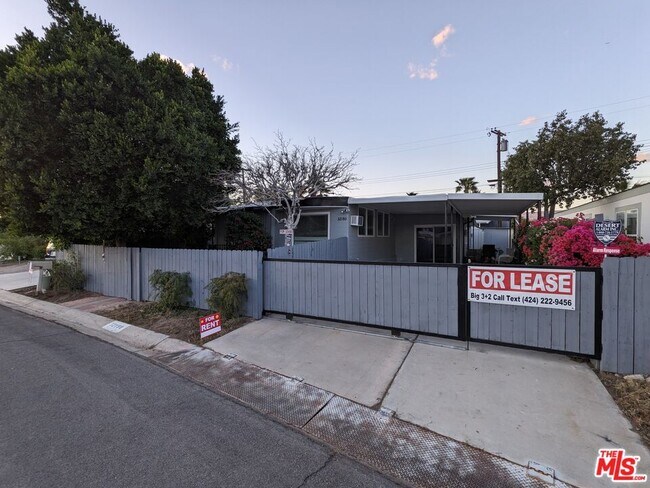 Building Photo - 32180 Saucon Valley St