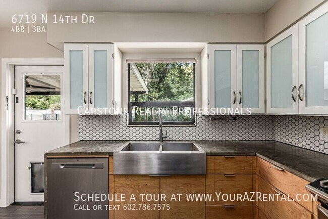 Building Photo - 6719 N 14th Dr