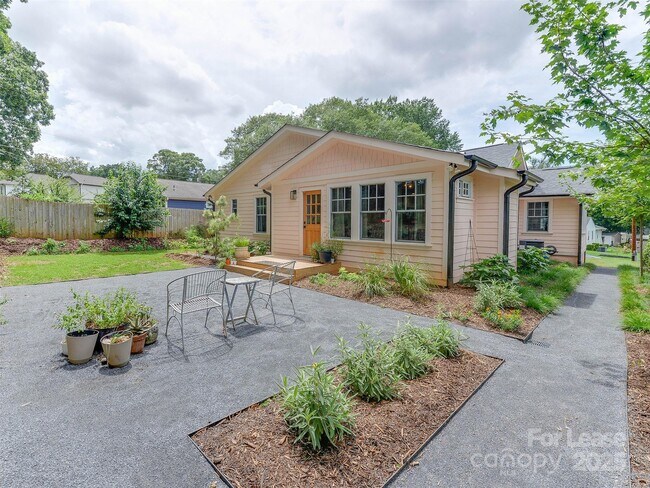 Building Photo - 508 Seldon Dr