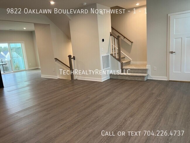Building Photo - 9822 Oaklawn Blvd NW