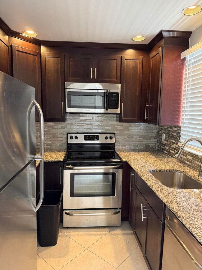 Primary Photo - 2755 W Atlantic Ave