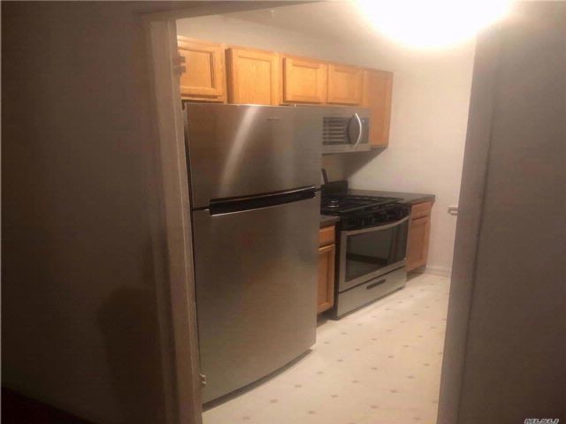 Primary Photo - 70 Roselle St