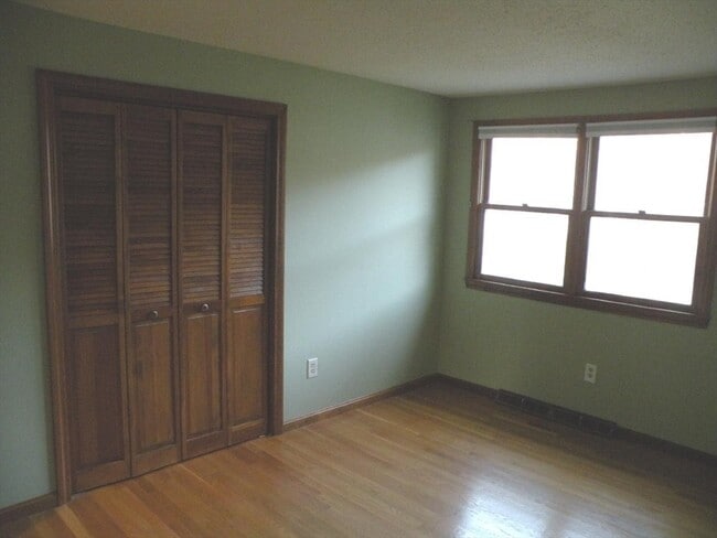 Building Photo - 17 Brad Rd