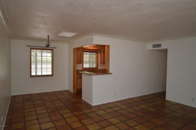 Building Photo - 223 N Bentley Ave