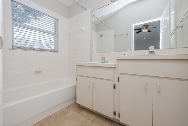 Building Photo - 4812 Limerick Dr