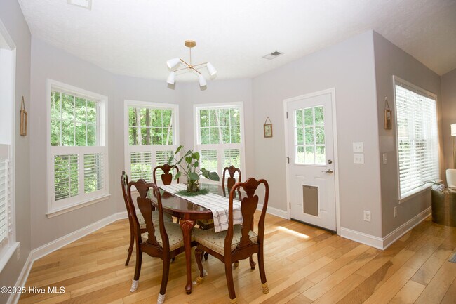 Building Photo - 5 Kemper Woods Ct
