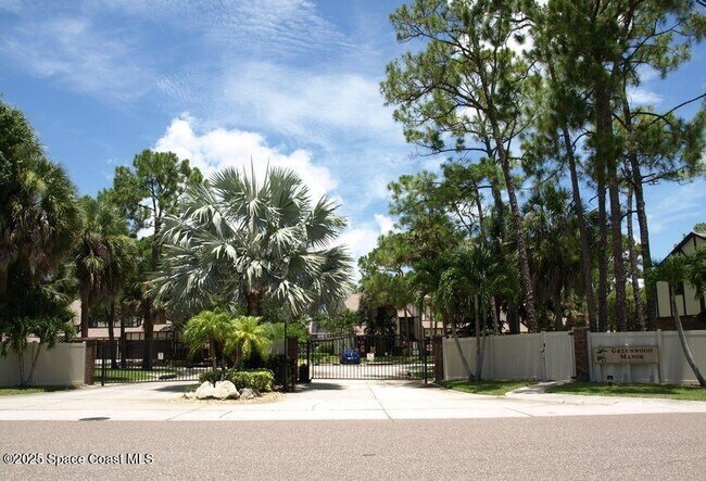 Building Photo - 831 Greenwood Manor Cir