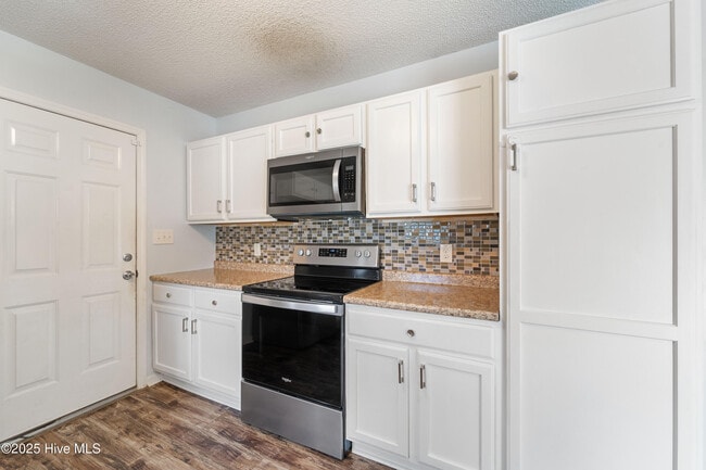 Building Photo - 401 Bret Ct