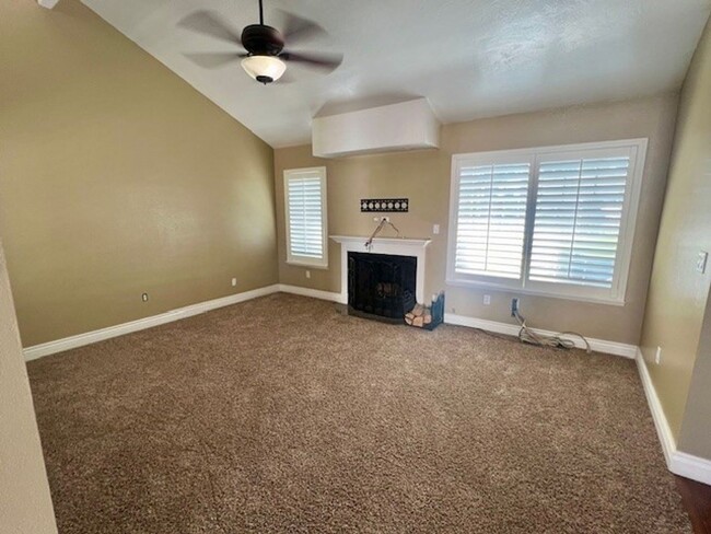 Building Photo - 2 Bedroom Condo for Rent w/ Many Upgrades!