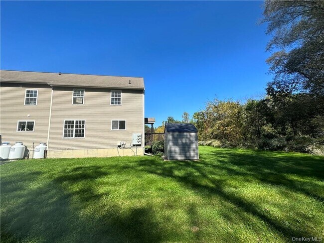 Building Photo - 2 Bel Air Dr