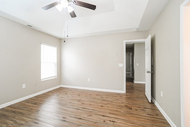 Building Photo - 10243 Hugue Way