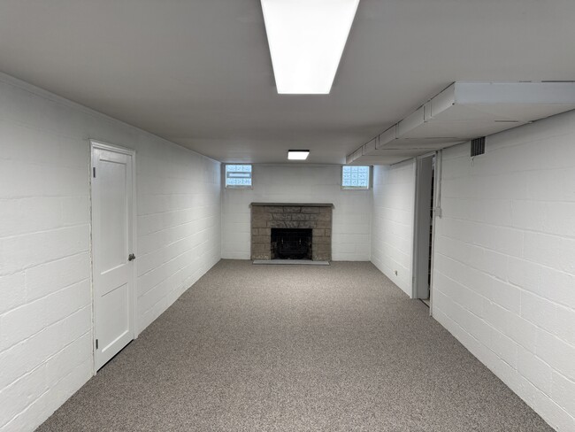 Building Photo - 18702 Arrowhead Ave