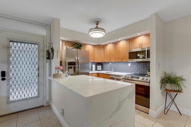 Building Photo - 15484 Lakes of Delray Blvd