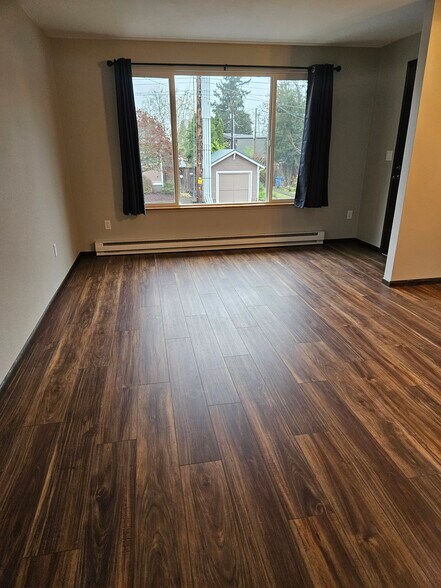 Building Photo - 514 E 25th St