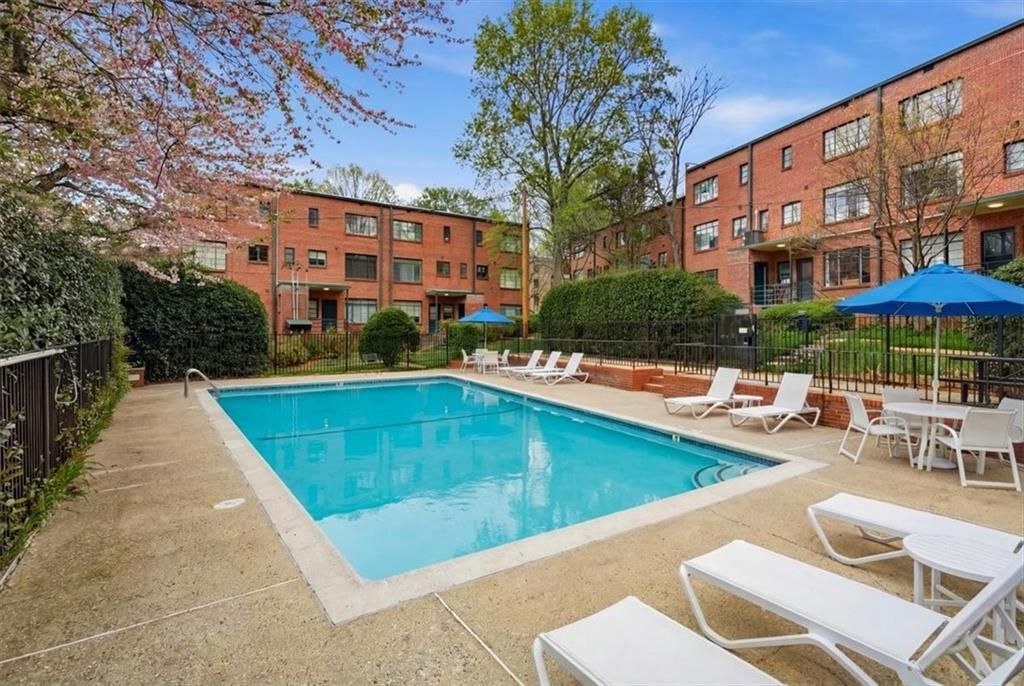 Building Photo - 1381 Normandy Dr NE