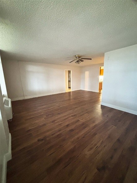 Building Photo - 7520 Hornwood Dr