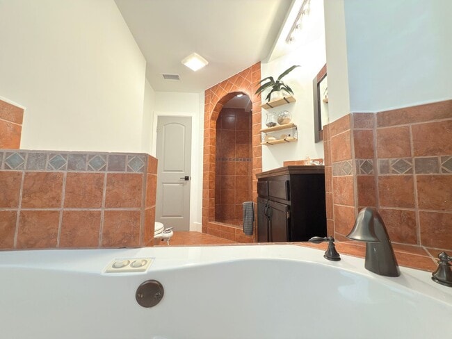 Building Photo - Luxury 3-Bedroom + Bonus Room Home in Gate...