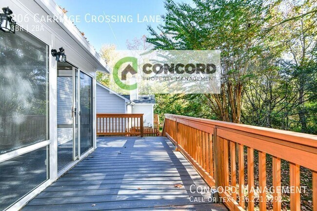 Building Photo - 806 Carriage Crossing Ln