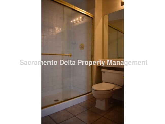 Building Photo - Rocklin home with pool & newer HVAC!