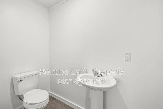 Building Photo - 2836 Creek Ln NE