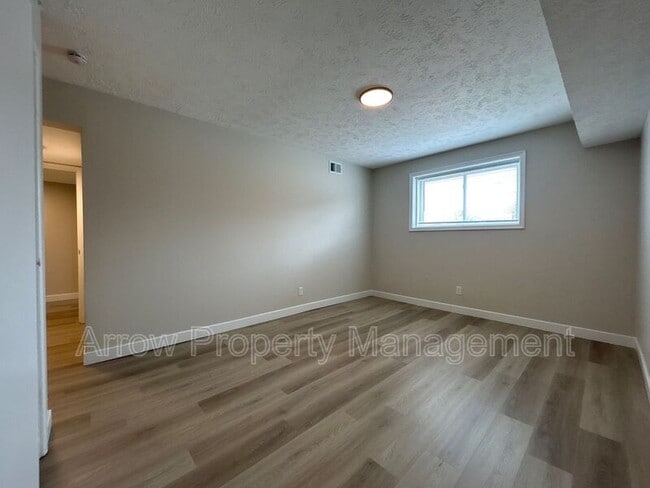 Building Photo - 5703 S 14th St