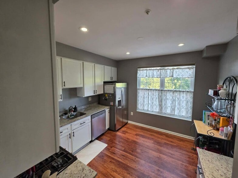 Building Photo - 43300 Marymount Terrace