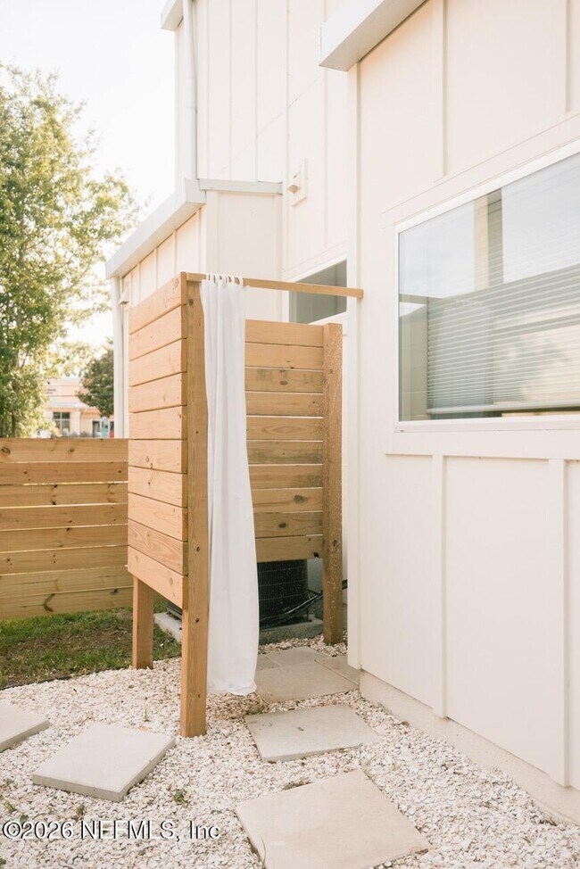 Building Photo - 3318 Lewis Speedway