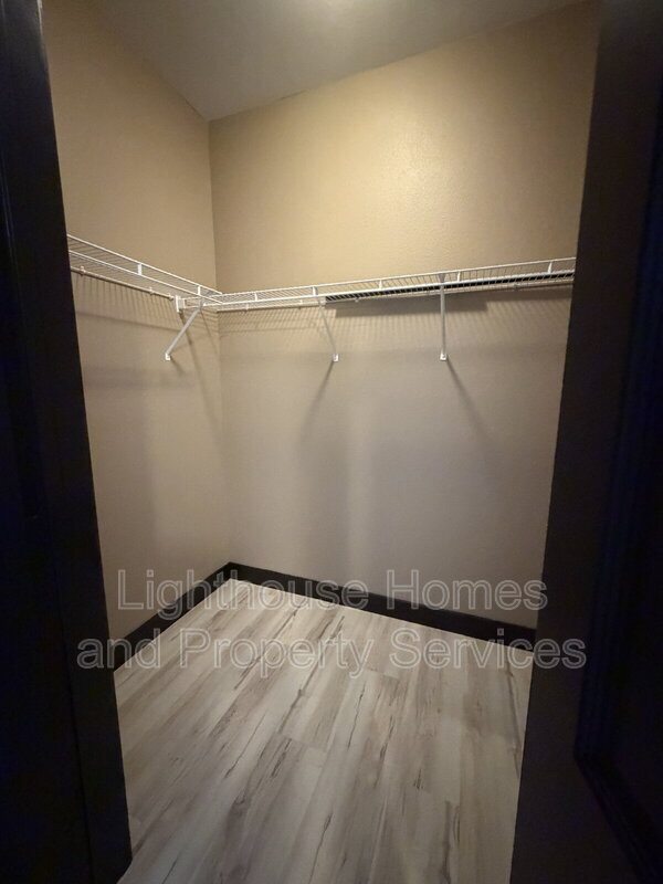 Building Photo - 8000 W Badura Ave