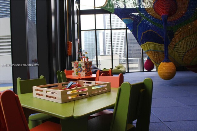 Building Photo - 1010 Brickell Ave