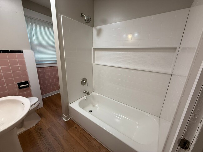 Building Photo - Updated and Spacious 3-4 Bedroom, 2 Story ...