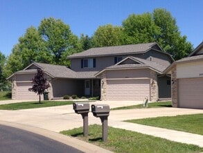 Building Photo - 2 Bedroom Apartment in Quiet Neighborhood!