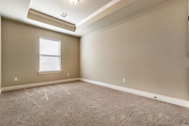 Building Photo - 4104 SE 38th St