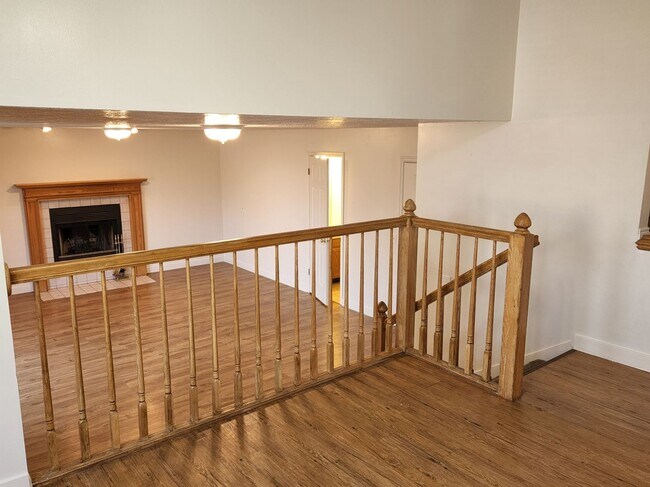 Building Photo - 4 Bd  2.5 Bath Home in West Jordan