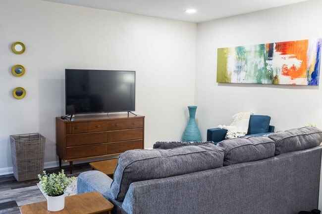 Building Photo - New Listing Alert – Huntsville, AL!