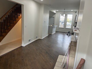 Building Photo - 326 N Francisco Ave