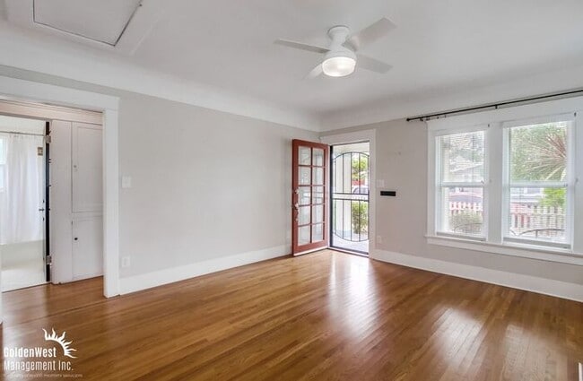 Building Photo - Charming 3Bdm 2Ba Home Located in the Norm...